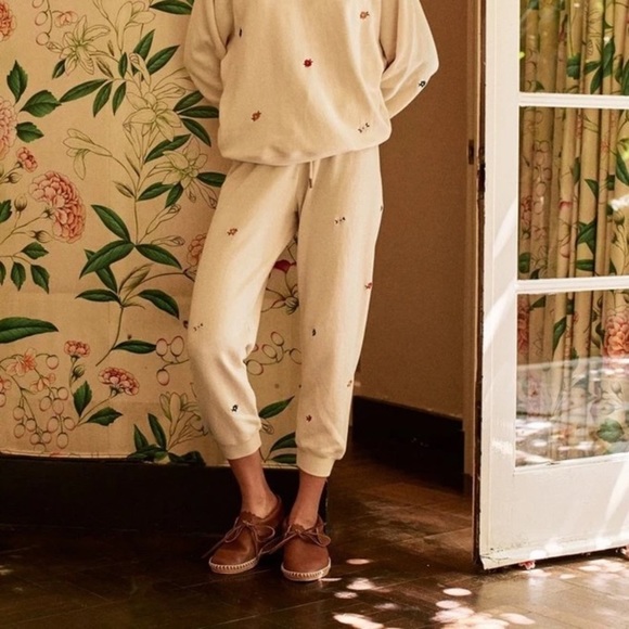THE GREAT. Pants - NWT THE GREAT. The Cropped doodle embroidered Sweatpant 2 or M